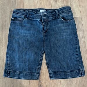 White House/Black Market Blanc Bermuda shorts